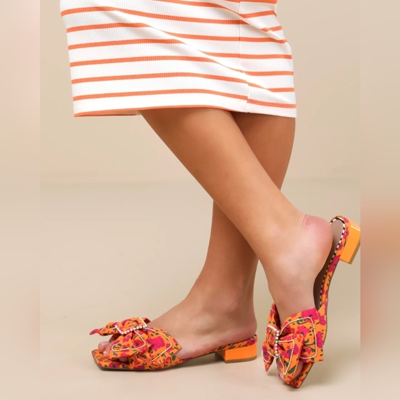 Betsey Johnson Garnet Floral Pearl Bow Slide Sandals 7 Like New! - Picture 2 of 6